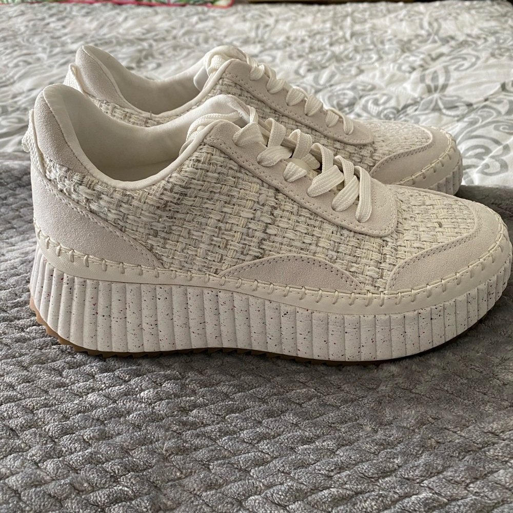 Universal Thread Persephone platform sneaks white, NWOT sz 7.5